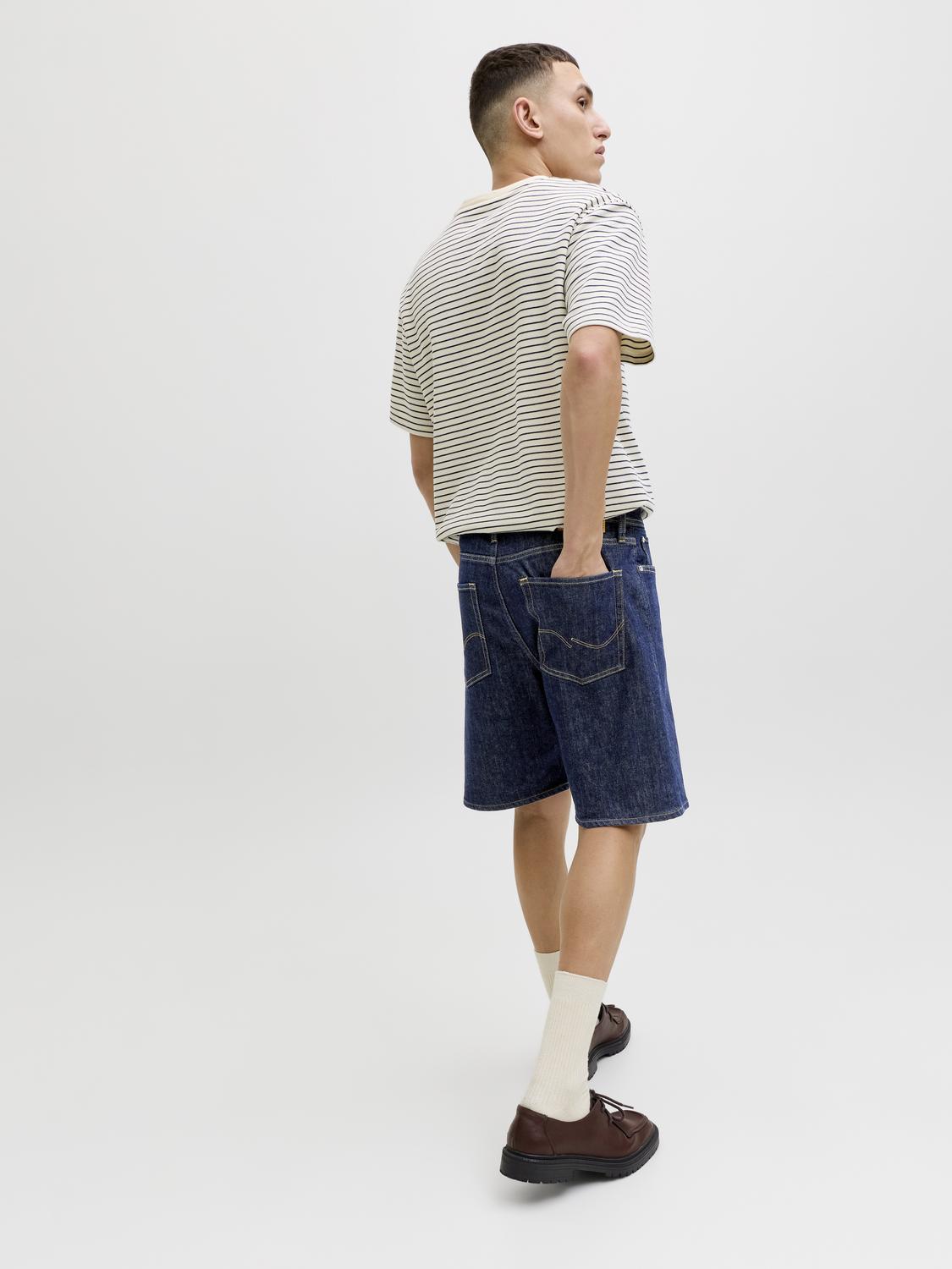 model_shot-creative